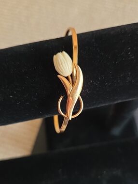 Avon Gold-Tone Tulip Bracelet with Cream Enamel Bud